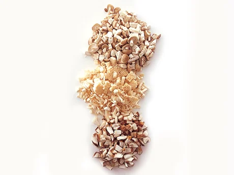 えのき、しめじ、しいたけの3種を合わせることで、さらに風味豊かに。食感の違いも楽しめる。