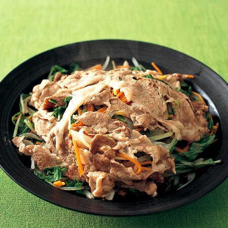 豚と野菜のレンジ蒸ししゃぶ By藤井恵さんの料理レシピ プロのレシピならレタスクラブ