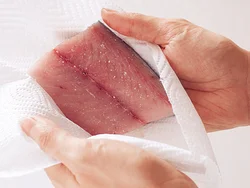 調理前に水けをふくと生臭くならない
