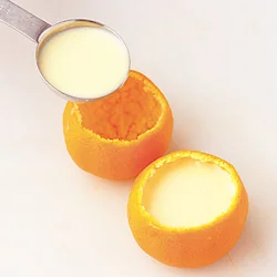 生地はふくらまないので、みかんカップの九分目まで入れてOK。