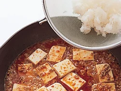 大根おろしは仕上げに加えて軽く温める程度に。こうすると風味よく仕上がる。