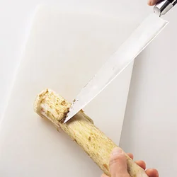 皮はむかずに、表面のうぶ毛と、薄皮を包丁でこそげるくらいでOK。