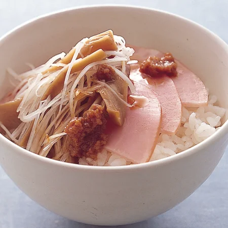 ピリ辛ハム丼