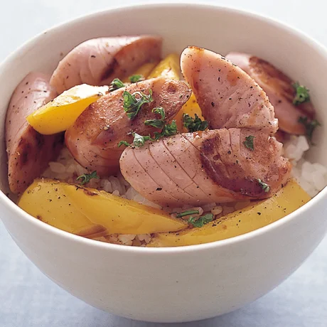 炒め魚肉ソーセージ丼