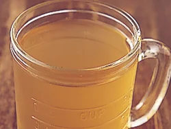 煮びたしの汁にもなる浅漬けの素は、油や酸味を加えれば、和風ドレッシングに。