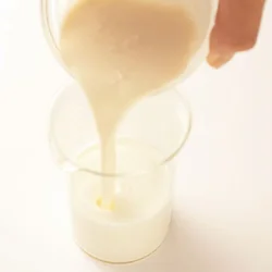 牛乳の量を減らして、生クリームを加えることで、なめらかな口当たりになる。