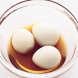 レンジ加熱後、手早く味を含ませ、しっかり汁けをきって詰める。