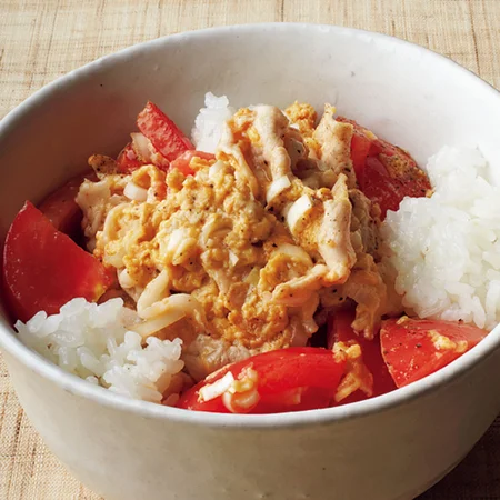 豚トマ卵丼 
