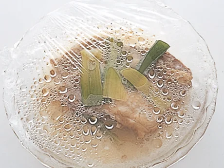 レンジ加熱後、ラップをかけたまま、余熱で火を通すと、しっとり仕上がる。