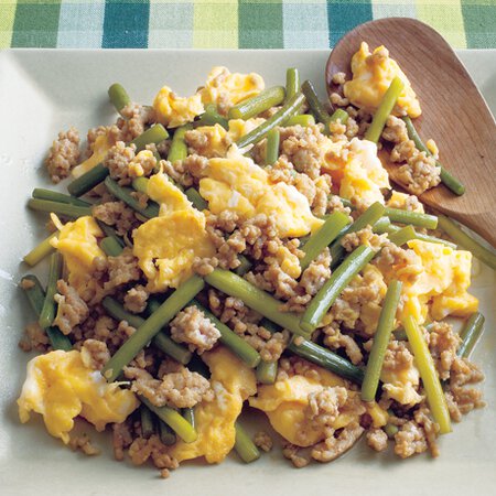 豚ひき肉とにんにくの茎の卵炒め By柳原るりさんの料理レシピ プロのレシピならレタスクラブ