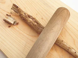 ごぼうはたたくと繊維が断ち切られ、味のしみがよくなる。