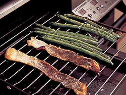 はがした皮は再び両面カリカリに焼くと、こうばしくておいしい。