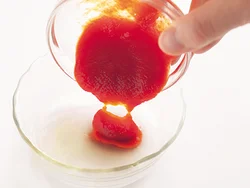 チリソースは片栗粉と水を合わせてから残りの材料を加えると、<span class="dictionary_link" id="cook_57">だま</span>にならない。
