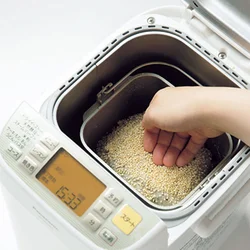 ホームベーカリーから合図音は鳴らないので、焼き上がりの時間を見て、自分でタイマーをセットしておくとよい。