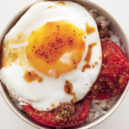 焼きトマ目玉焼き丼 By小林まさみさんの料理レシピ プロのレシピならレタスクラブ