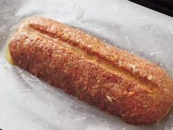 中央の溝は焼くとふくらんでオリーブ油が全体に流れ落ち、表面がなめらかに。