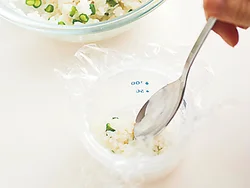 すし飯に細かく切ったいんげんを混ぜると、食感がよくなり色合いもきれい。
