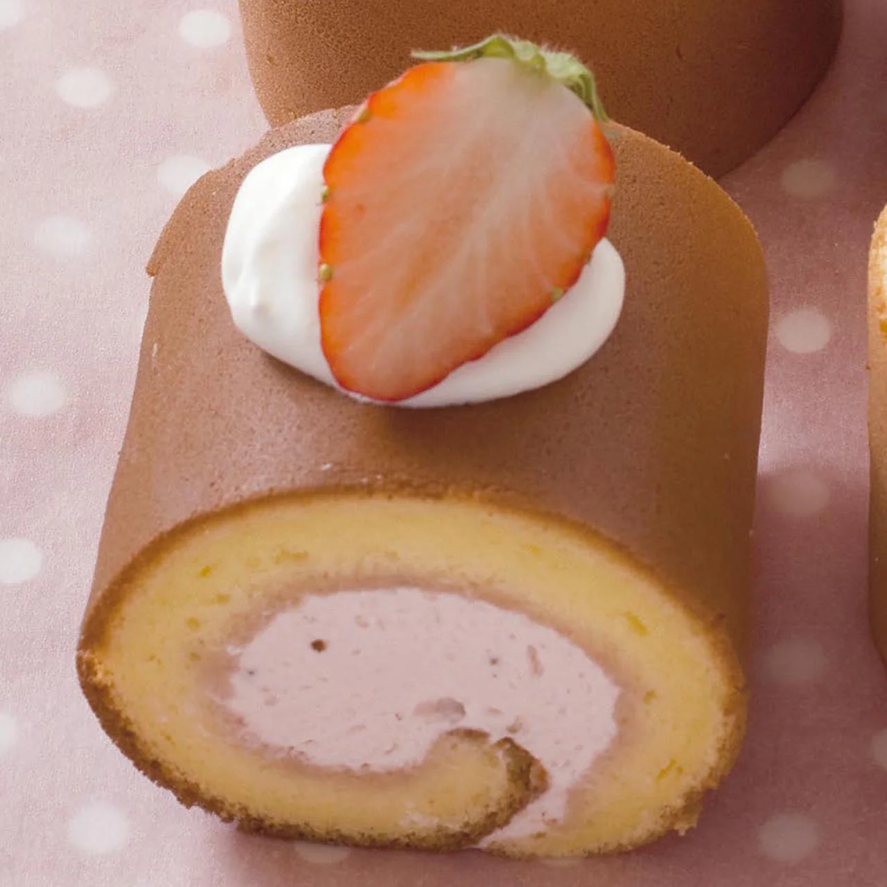いちごクリームのプチロールケーキ By本間節子さんの料理レシピ プロのレシピならレタスクラブ