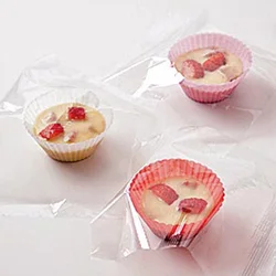 電子レンジにかけるときは、1個ずつふんわりとラップをかけて加熱して。
