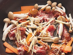 たんぱく質の消化を助けるしょうがをたっぷりとプラス。香りや辛みによって、焼き肉のたれの味も引き締まる。