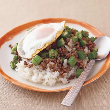 オクラとひき肉のっけご飯