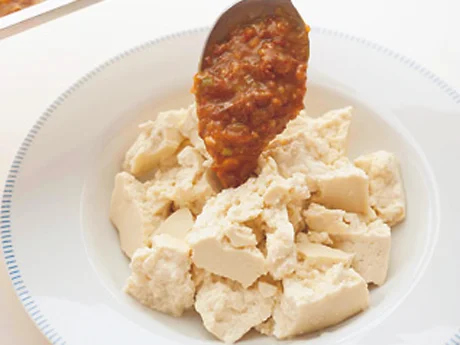豆腐は水けをよくふき取り、あんは強めにとろみをつけることで、味がうすくならない。