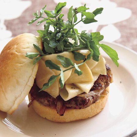 ビーフハンバーガー By枝元なほみさんの料理レシピ プロのレシピならレタスクラブ