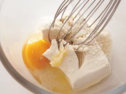 牛乳や生クリームを使わず、絹ごし豆腐でカルボナーラ風のソースにするので、脂肪分も抑えられる。
