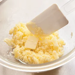 バターを加えてコクをプラス。その分砂糖は控えめに。