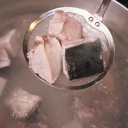 【笠原流「ぶり大根」の掟】其の二、あらは霜降りして臭みを取るんだ
