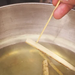 ごぼうはしっかり下ゆでせよ