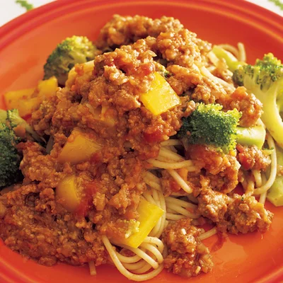彩り野菜のミートソースパスタ