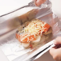 ホイルで包んで焼くと、油を使わなくてよいから低カロリーに。素材のうまみも逃さない。