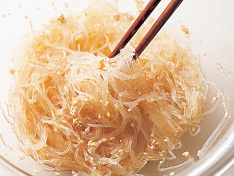 はるさめは最初に合わせ調味料を混ぜると、味がからみやすくなります
