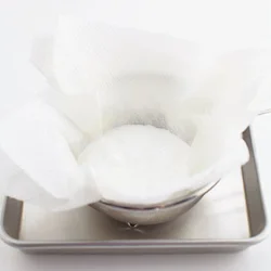 添えるヨーグルトは水きりして、パンケーキや野菜につけて。