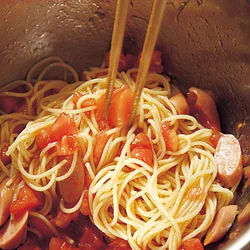 ソースを冷蔵庫でしっかり冷やしてから麺とあえると、麺がのびずにおいしい。