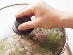 時々揺すって、蒸気のむらを防ぐ。