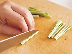 葉先はさっとふり洗いする程度でOK