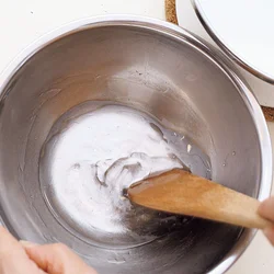 水あめと砂糖水を混ぜる