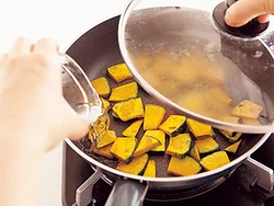 蒸し焼きにすることで中までしっかり火が通り、ホクホクに仕上がる