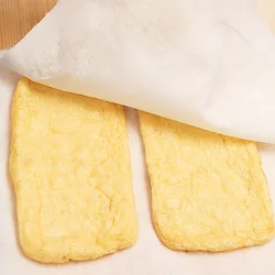 油揚げの油抜きはペーパータオルではさめばよい