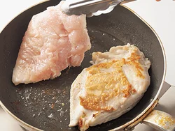 皮はじっくり焼いてカリッとさせるとおいしい。また、焼いたときに出る脂で焼くと風味がアップする。