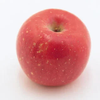 【りんご】
酸味と甘みが程よいバランスの、秋を代表する果物。
