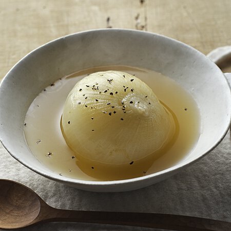 まるごと玉ねぎのスープ By小松美帆さんの料理レシピ プロのレシピならレタスクラブ