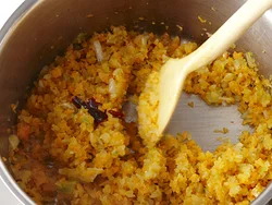 野菜をじっくりと炒めて水分をとばすと、野菜のうまみが凝縮される
