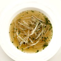 豆苗とベーコンのコンソメスープ By中村陽子さんの料理レシピ プロのレシピならレタスクラブ