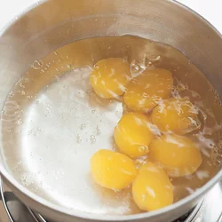 栗を水からゆでる