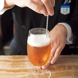 どちらも炭酸が強いので、混ぜ過ぎると泡立ち過ぎて炭酸が抜けてしまうおそれが。下のほうで静かに混ぜて