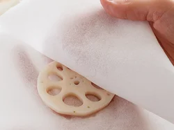 押さえるようにして水けを拭く