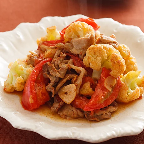 豚肉とカリフラワーのトマトじょうゆ炒め